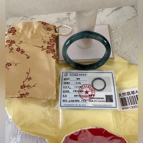 💯% Icy Jade Bangle Bracelet - Picture 3 of 10